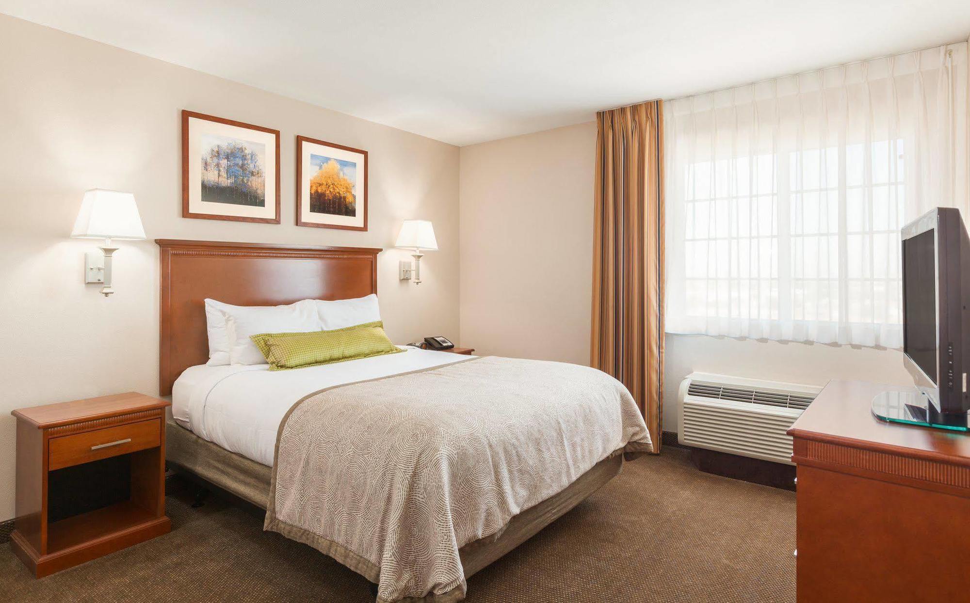 แคนเดิ้ลวูด สวีท เอลปาโซ Hotel Sunrise Acres ภายนอก รูปภาพ
